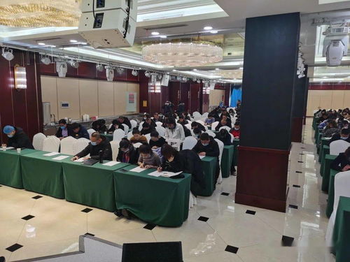 准旗首站召开市餐饮服务食品安全从业人员业务培训班，提升行业规范水平